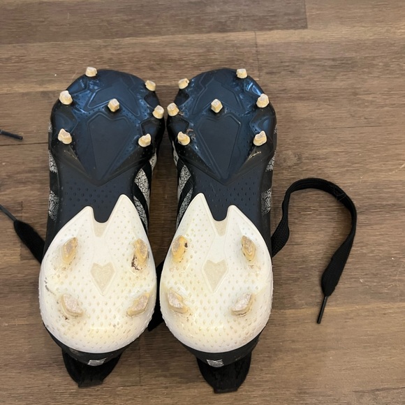 Adidas kids soccer cleats - Picture 2 of 3